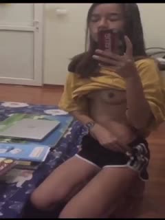 这骚货,还没等作业写完呢,就在这里开始自己发骚了-nai